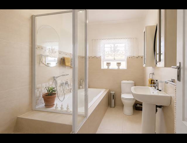 4 BEDROOM HOUSE FOR SALE IN COUNTRY CLUB